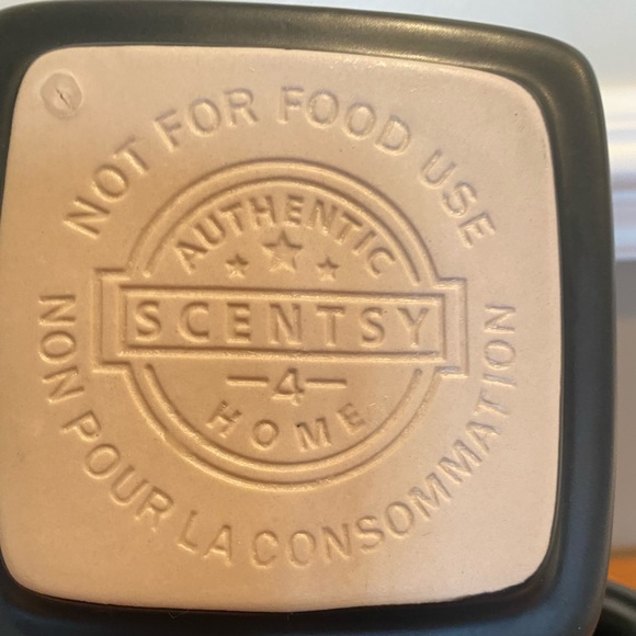 Scentsy Warmer - Picture 3 of 3